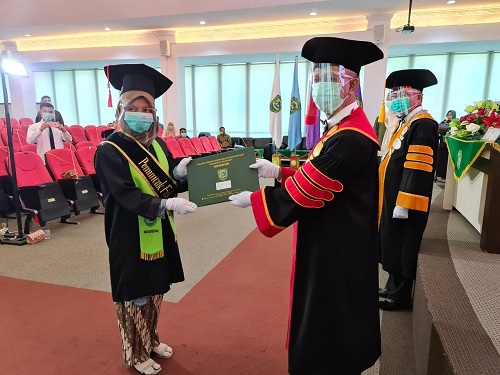 UIR Wisuda 1.495 Mahasiswa Secara Daring, Lusi Eka Safitri Raih IPK Pemuncak 3,92